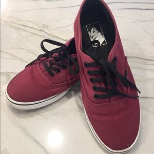Van’s sneakers size 7 woman’s and size 5.5 men’s
